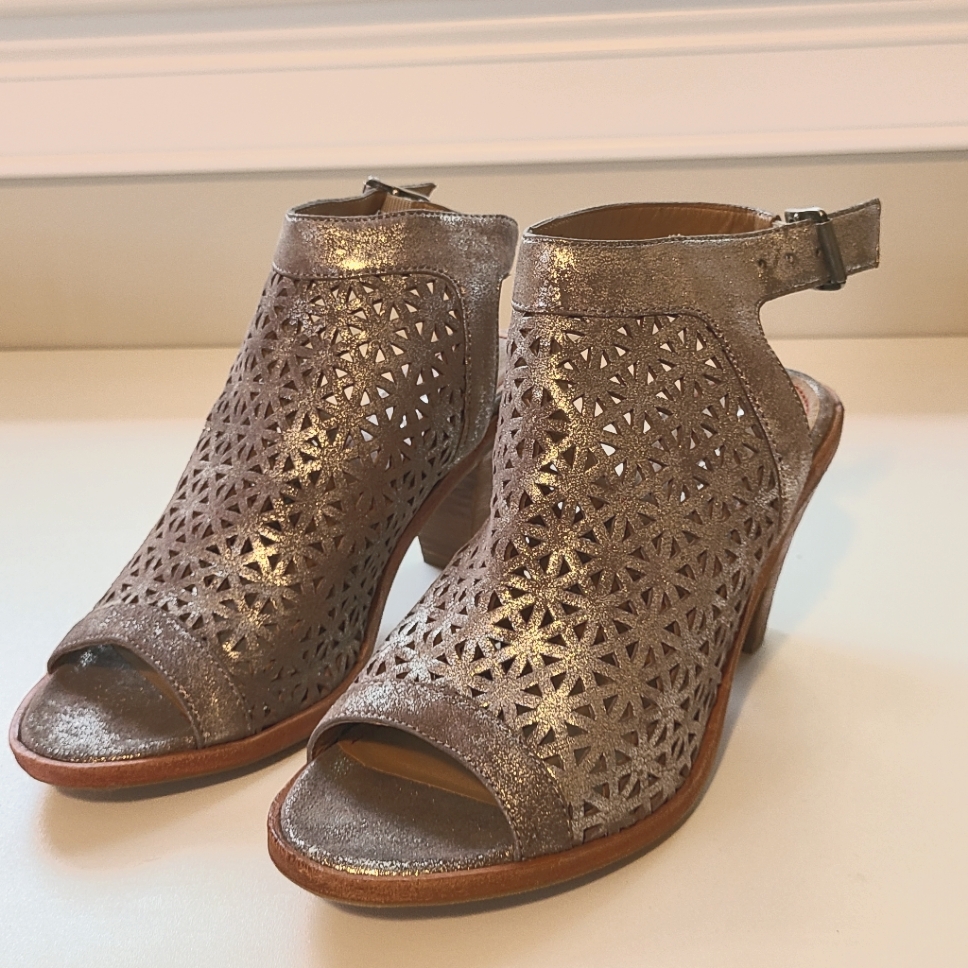 Trask Parker Perforated Slingback Sandals In Pewter Metallic. Sz. 7, Nwot
